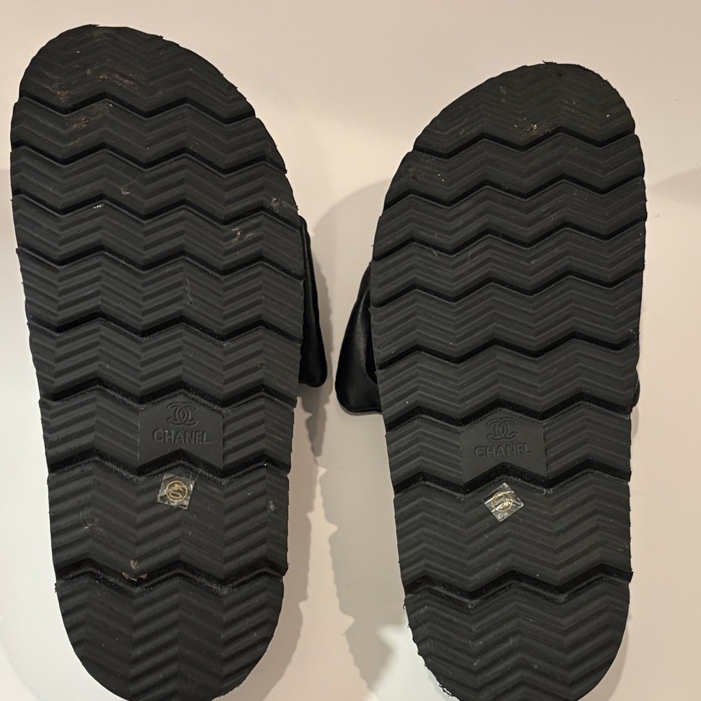 Chanel Black Quilted Sandals size 40 - Picture 6 of 6